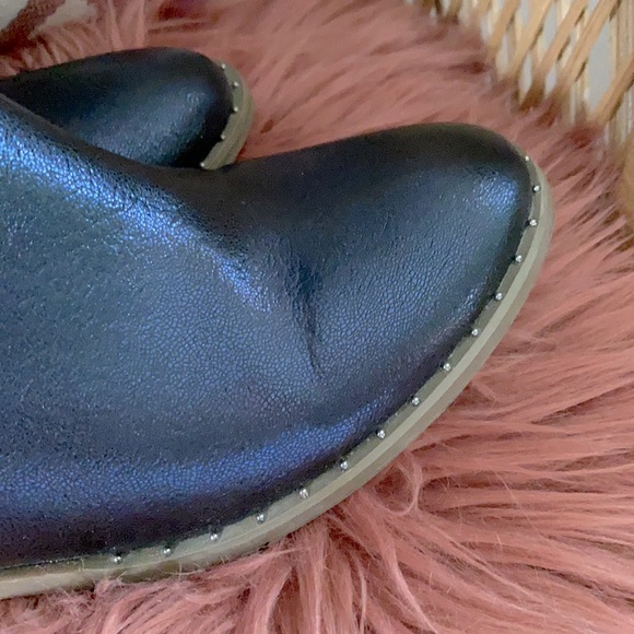 Dark navy booties with light shimmer. - Picture 2 of 3